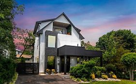 Top Of The Hill Luxury Clarendon 4-br Homestay Arlington  United States Of America